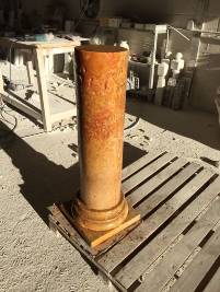 Pedestal en travertino oro pulido